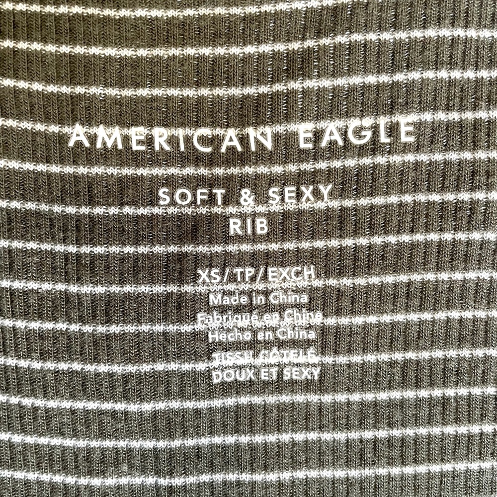 american eagle v neck - Picture 3 of 3